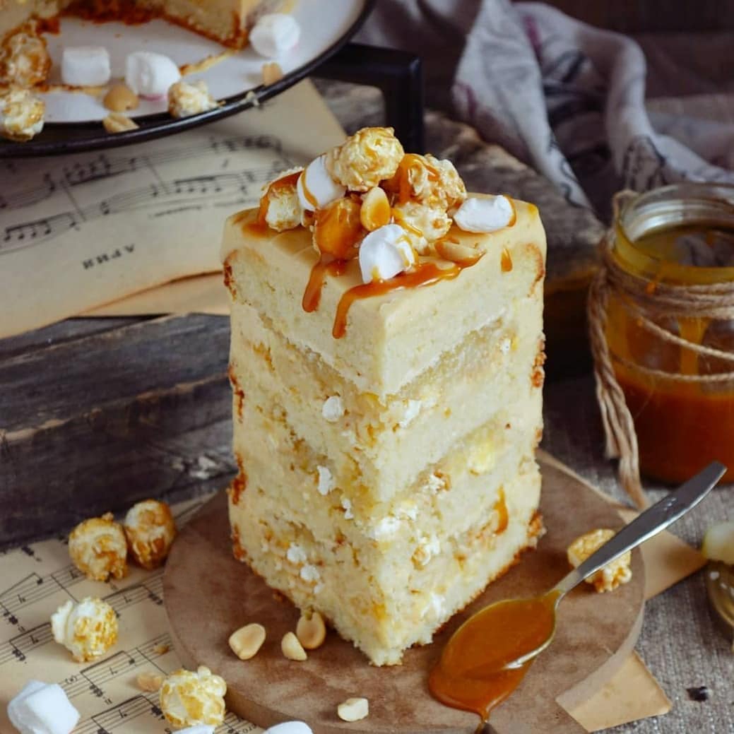 Caramel & peanuts "Oscar" cake